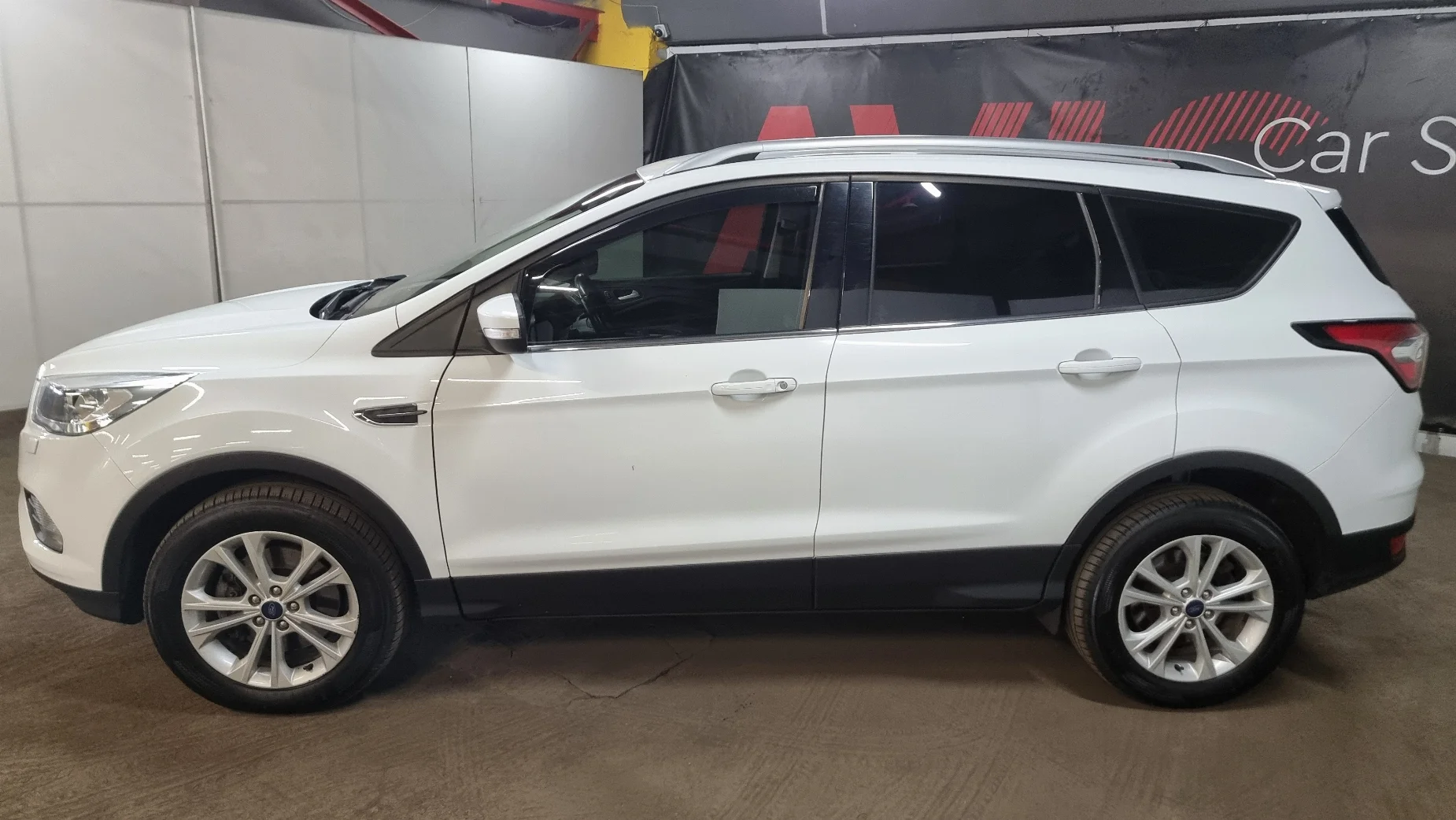 Ford Kuga photo